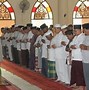 Gambar Orang Sedang Berdoa